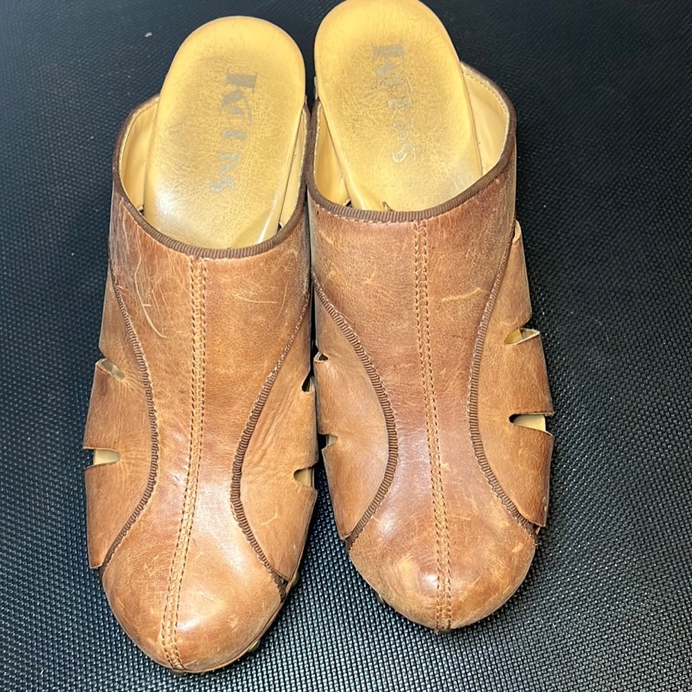 Kirk Ease slides. Barely worn. Great condition